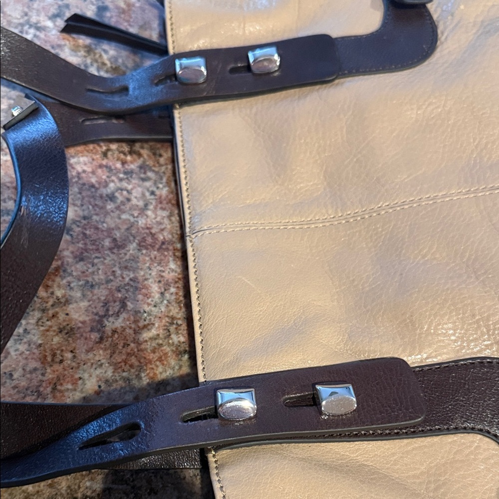 Francesco Biasia Beige Leather Shoulder Bag with Dark Brown Straps - Picture 3 of 16